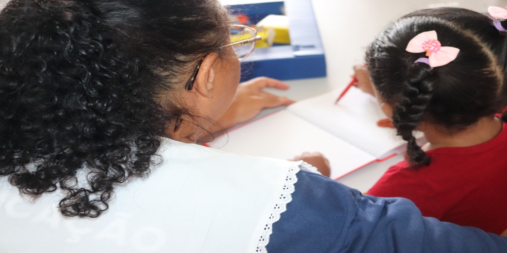 MATERIAIS ESCOLARES COME�AM A SER ENTREGUES NAS CRECHES MUNICIPAIS