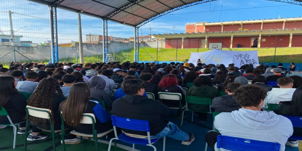 CREAS UTILIZA O TEATRO COMO FERRAMENTA DE PREVENÇÃO E ORIENTAÇÃO NAS ESCOLAS ESTADUAIS