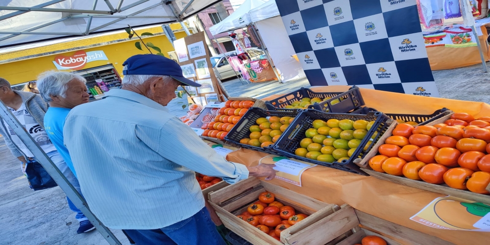 FESTA DO CAQUI NESTA QUINTA, SEXTA E SÁBADO